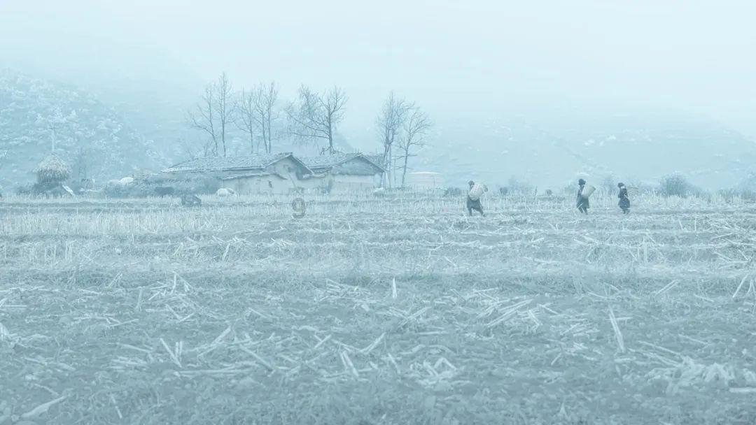 跟闺蜜住一起想出去玩不想让她知道有什么办法？游戏画面