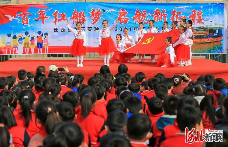 霉霉出事了！外媒曝有一男子在她家埋伏一个月，想开门硬闯被拘捕