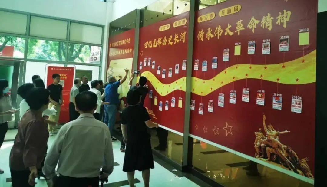 《司藤》对视吻戏来袭,景甜受重伤张彬彬深情献吻,这场面太甜了